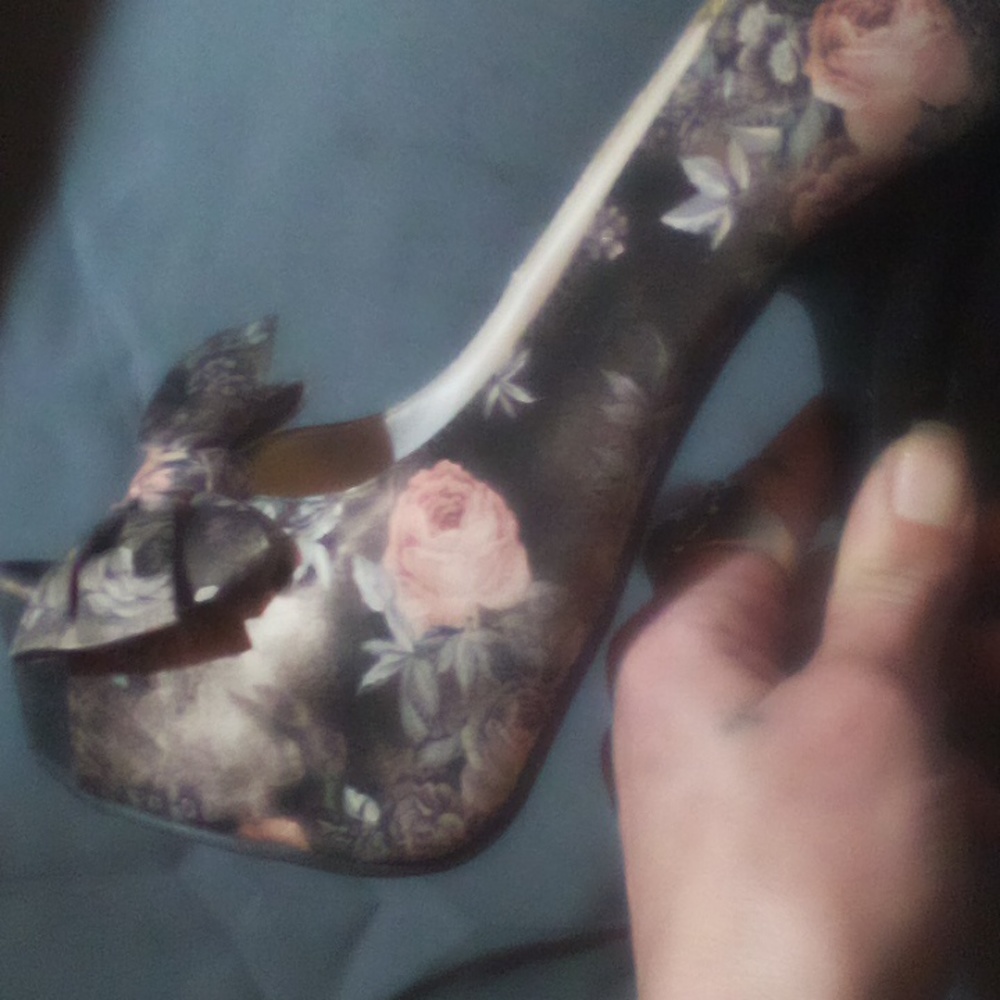 Rose pattern heels